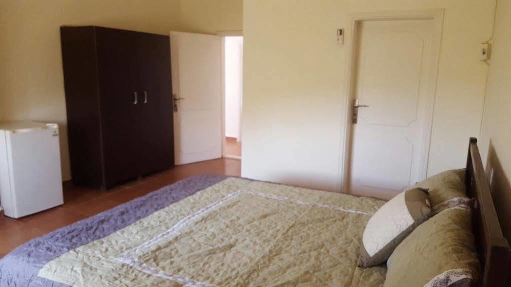 Luna Motel Naqoura Exteriör bild