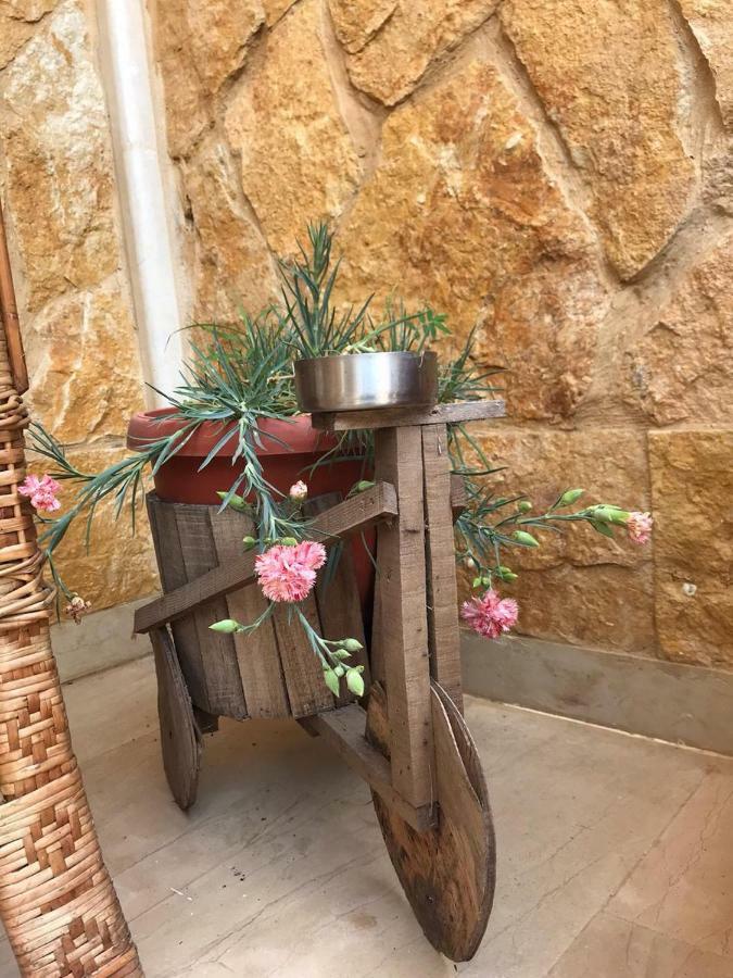 Luna Motel Naqoura Exteriör bild