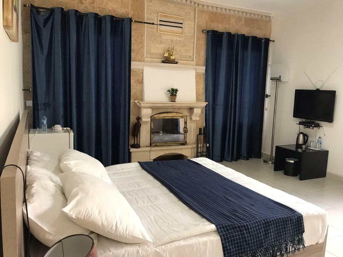 Luna Motel Naqoura Exteriör bild