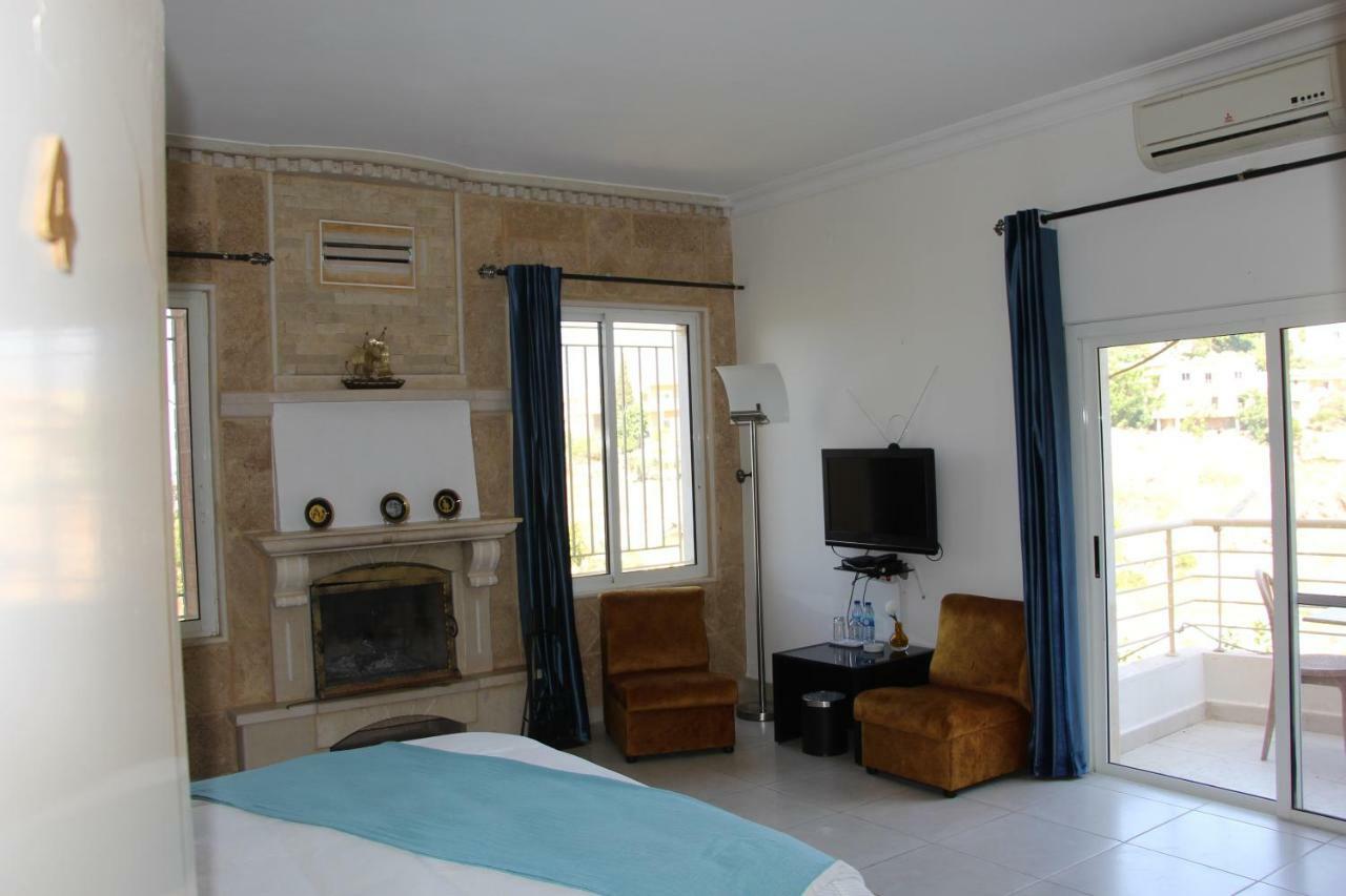 Luna Motel Naqoura Exteriör bild