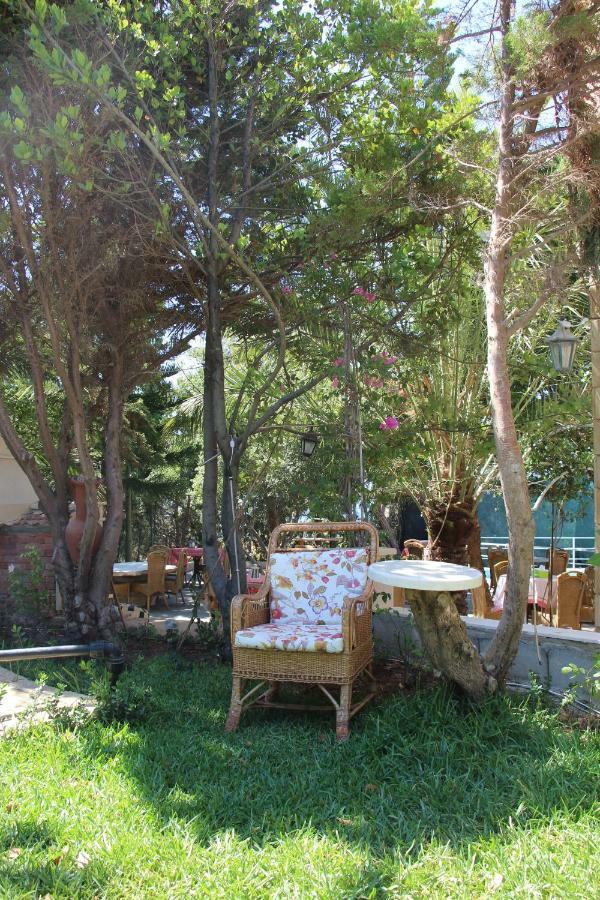 Luna Motel Naqoura Exteriör bild
